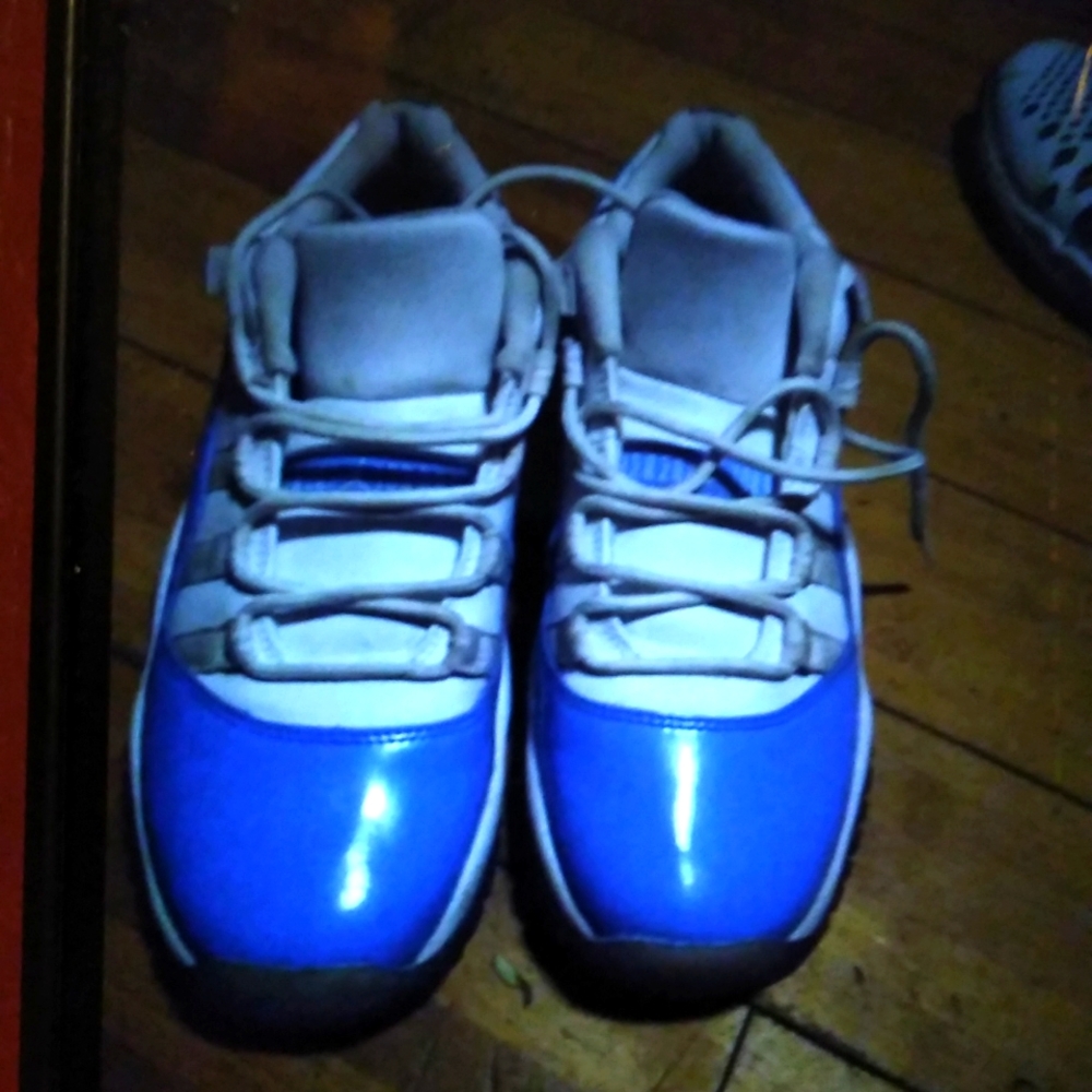 Nike Air Jordan Retro XI II Low UNC University Blue/White size 6.5Y